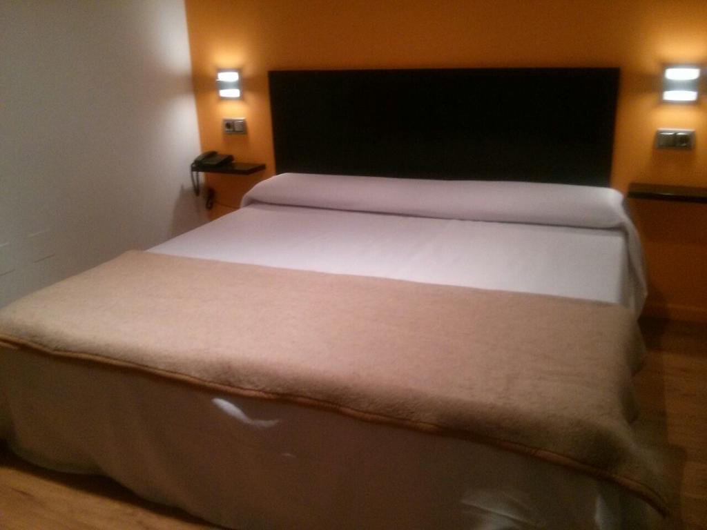 ホテル Nruta Ponferrada Bembibre  部屋 写真