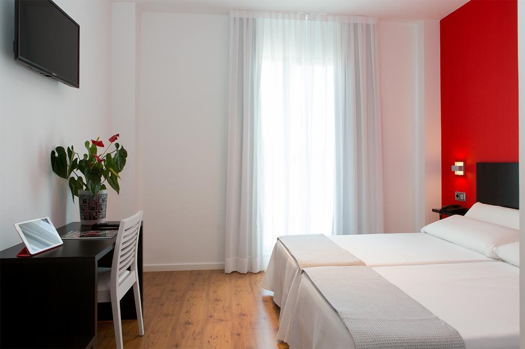 ホテル Nruta Ponferrada Bembibre  部屋 写真