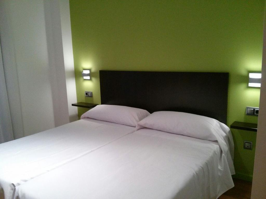 ホテル Nruta Ponferrada Bembibre  部屋 写真